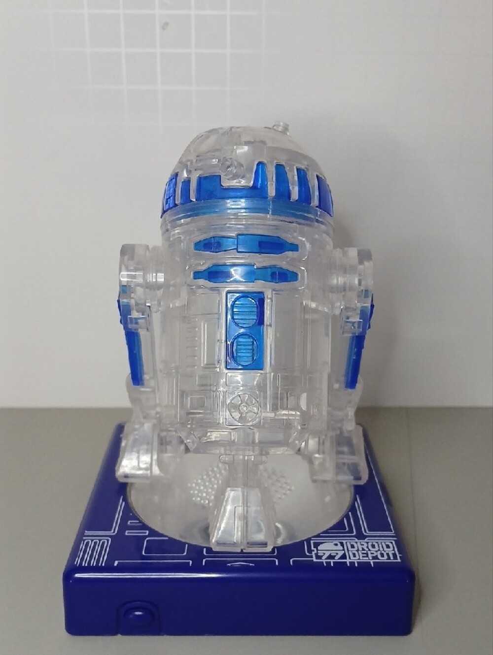 Droid Depot R2-D2 Figurine with Light-up Platform - Picture 2 of 8